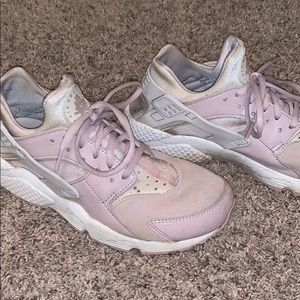 Nike Shoes - Nike Huaraches Nike Shoes - Nike Huaraches